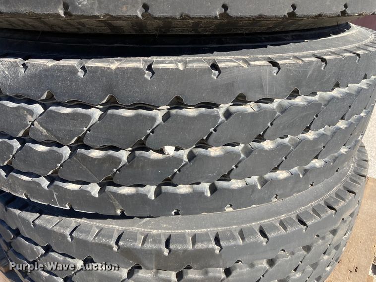 image for item HN9814 (4) Michelin XZY3 11R22.5 tires