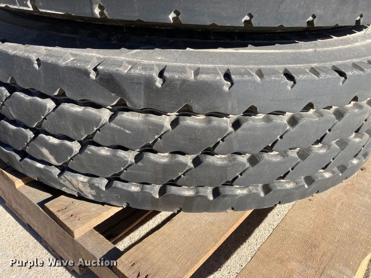 image for item HN9814 (4) Michelin XZY3 11R22.5 tires