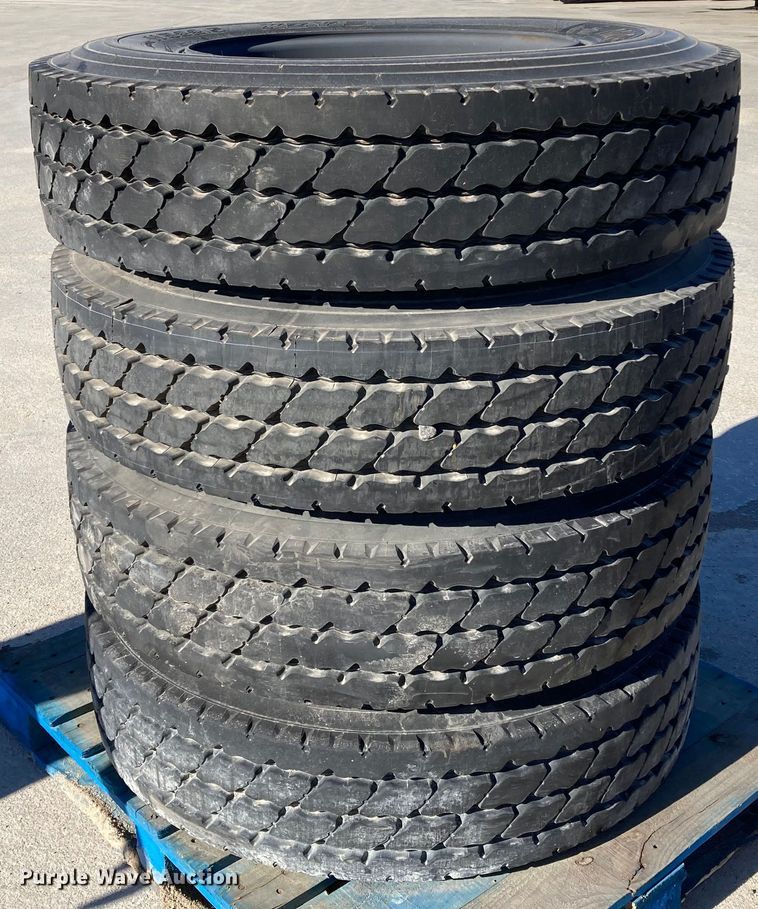image for item HN9815 (4) Michelin XZY3 11R22.5 tires