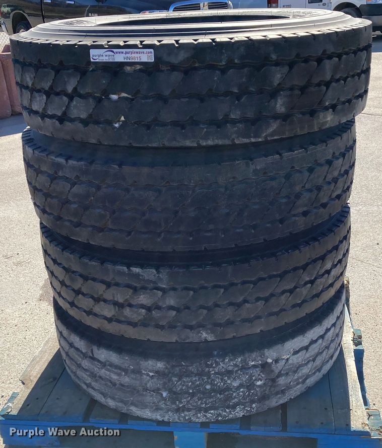 image for item HN9815 (4) Michelin XZY3 11R22.5 tires