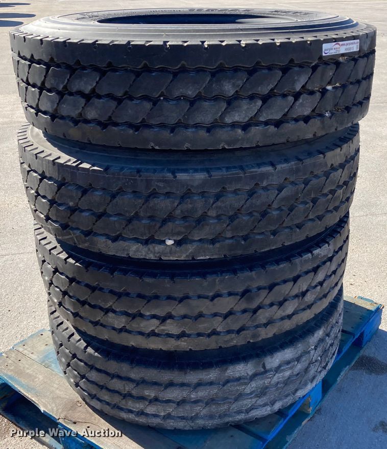 image for item HN9815 (4) Michelin XZY3 11R22.5 tires