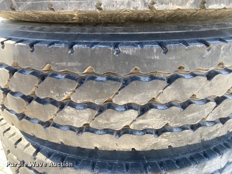 image for item HN9815 (4) Michelin XZY3 11R22.5 tires