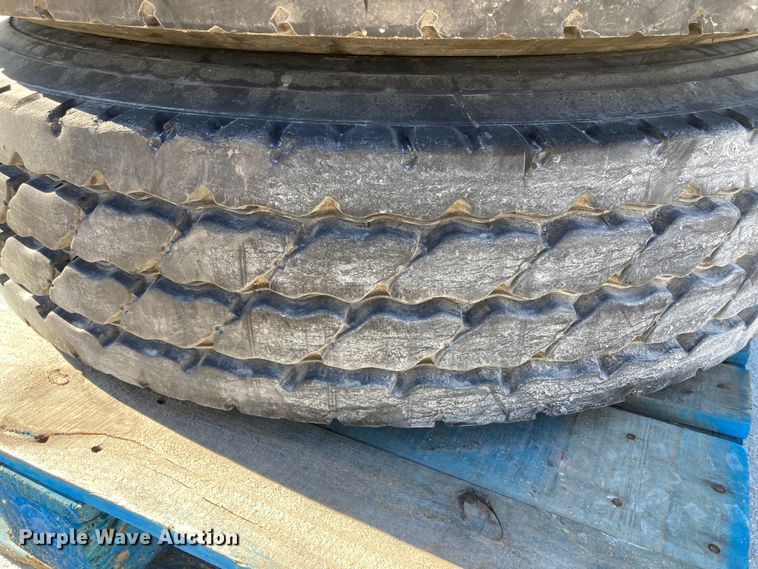 image for item HN9815 (4) Michelin XZY3 11R22.5 tires