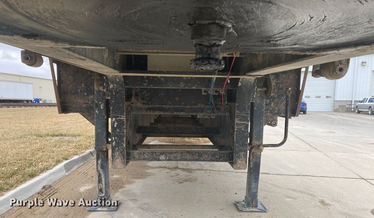 image for item HN9822 2007 Fontaine 1DFT-7-8048WSAWK  drop deck trailer