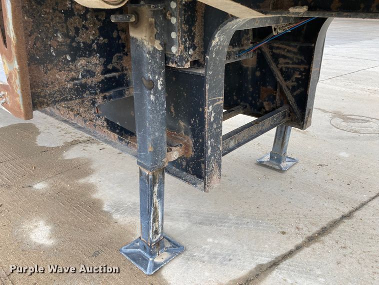 image for item HN9822 2007 Fontaine 1DFT-7-8048WSAWK  drop deck trailer