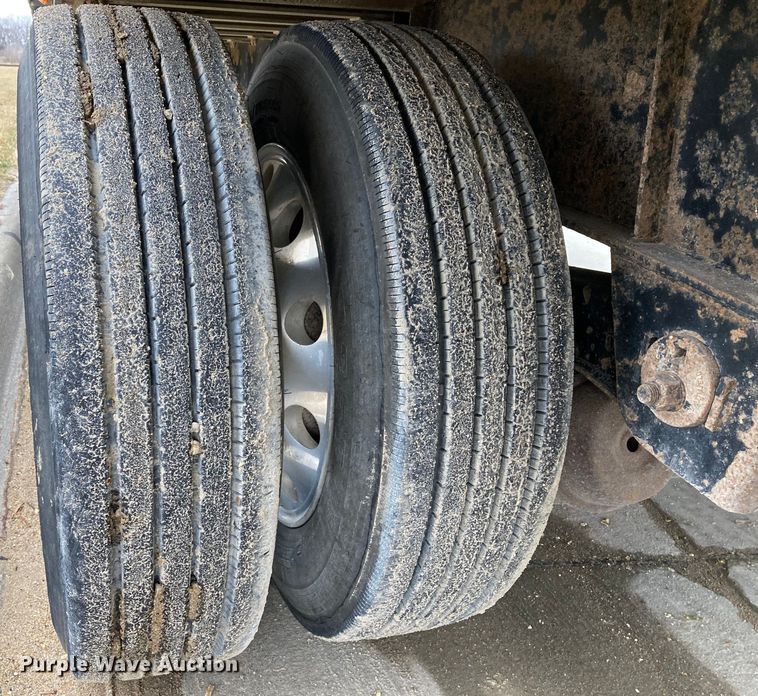 image for item HN9822 2007 Fontaine 1DFT-7-8048WSAWK  drop deck trailer