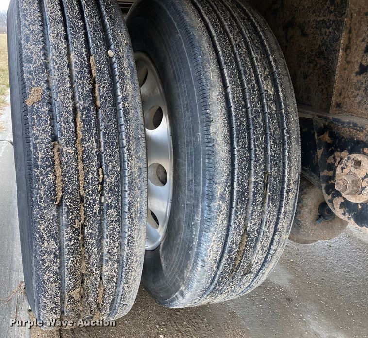 image for item HN9822 2007 Fontaine 1DFT-7-8048WSAWK  drop deck trailer