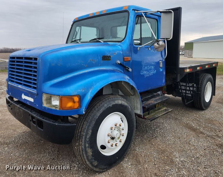 image for item JB9521 1995 International 4900  flatbed truck