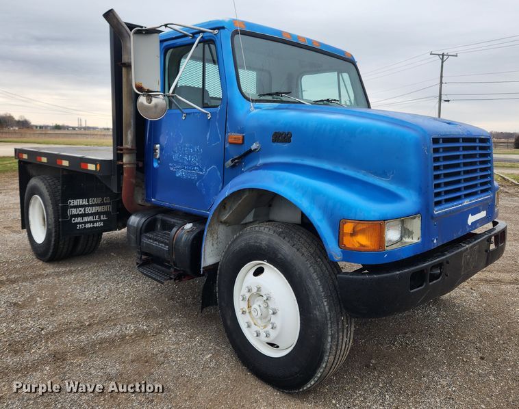 image for item JB9521 1995 International 4900  flatbed truck