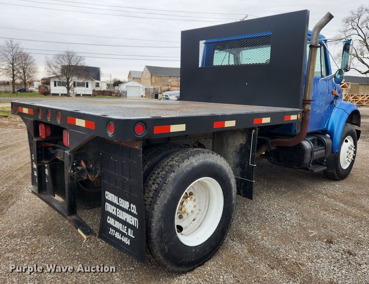 image for item JB9521 1995 International 4900  flatbed truck