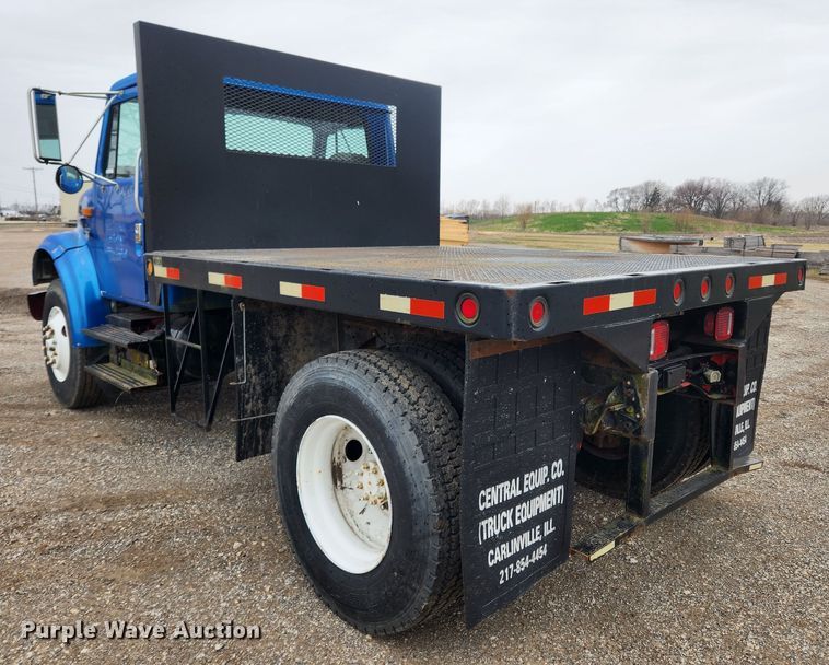 image for item JB9521 1995 International 4900  flatbed truck