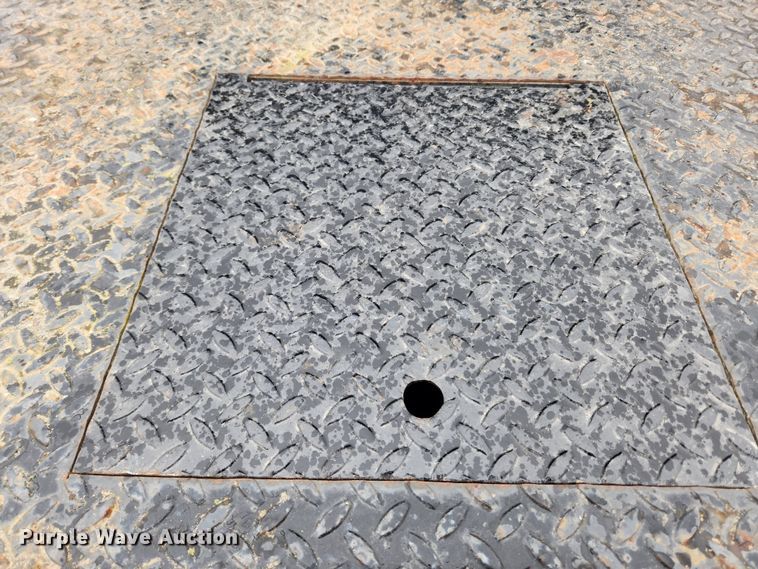 image for item JB9521 1995 International 4900  flatbed truck