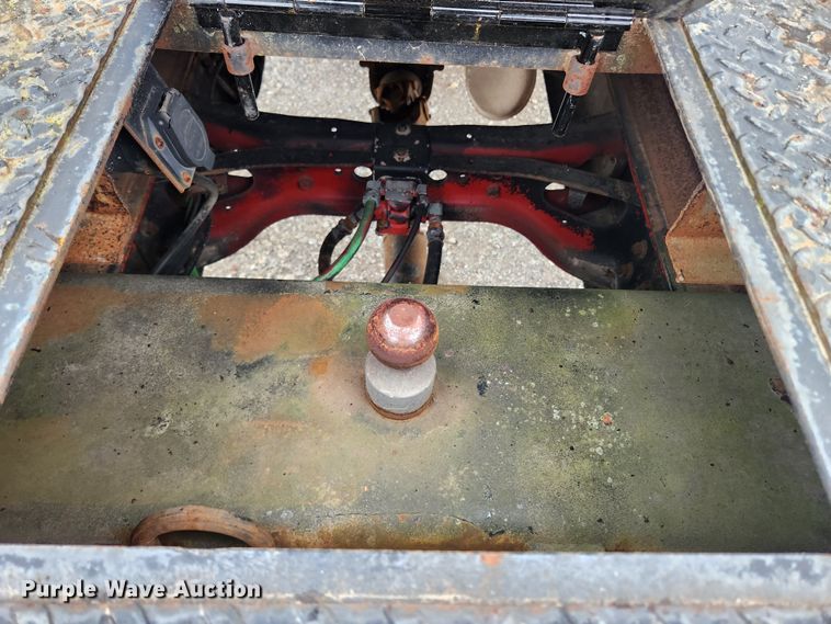 image for item JB9521 1995 International 4900  flatbed truck