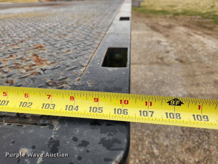 image for item JB9521 1995 International 4900  flatbed truck