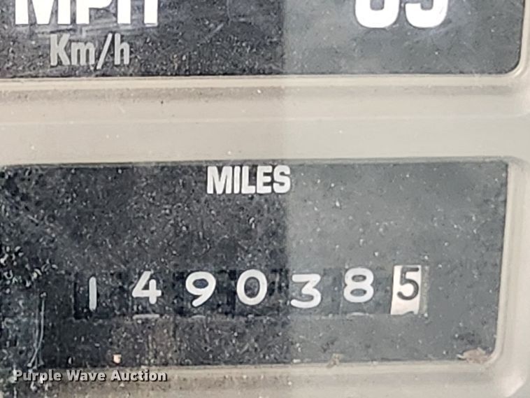 image for item JB9521 1995 International 4900  flatbed truck