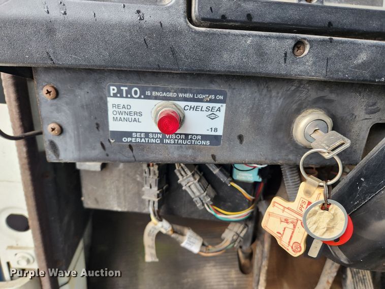 image for item JB9521 1995 International 4900  flatbed truck