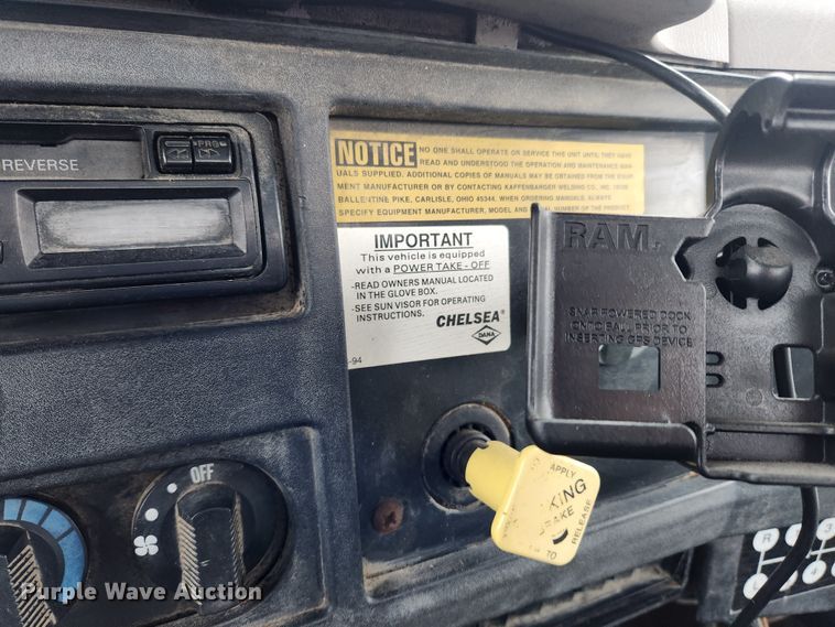 image for item JB9521 1995 International 4900  flatbed truck