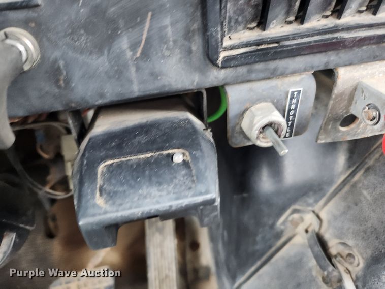 image for item JB9521 1995 International 4900  flatbed truck