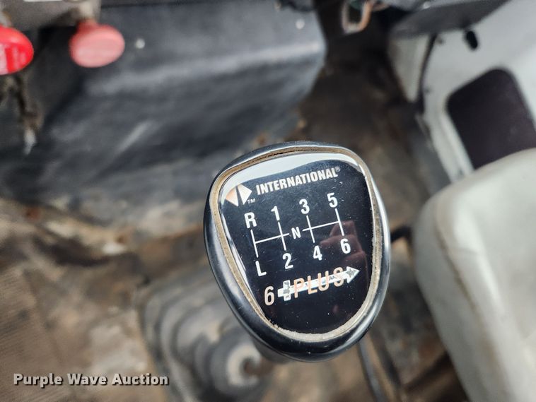 image for item JB9521 1995 International 4900  flatbed truck