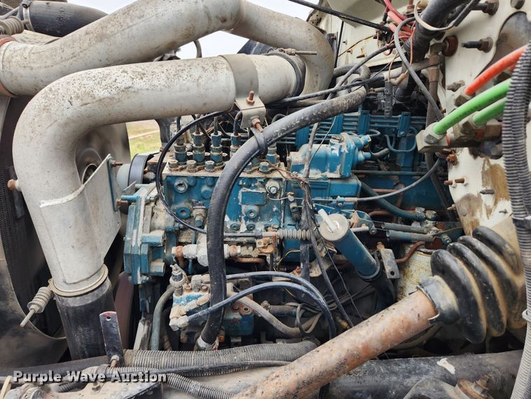 image for item JB9521 1995 International 4900  flatbed truck