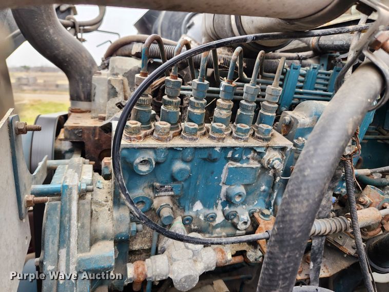 image for item JB9521 1995 International 4900  flatbed truck