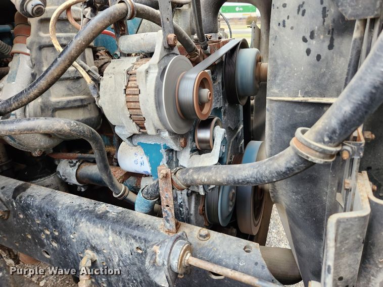 image for item JB9521 1995 International 4900  flatbed truck