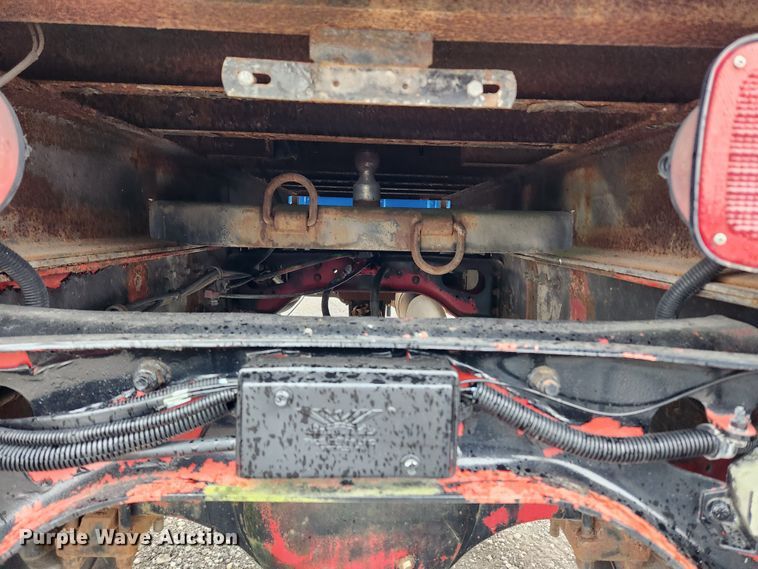 image for item JB9521 1995 International 4900  flatbed truck