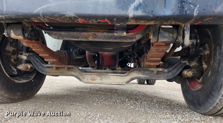 image for item JB9521 1995 International 4900  flatbed truck