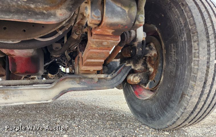 image for item JB9521 1995 International 4900  flatbed truck