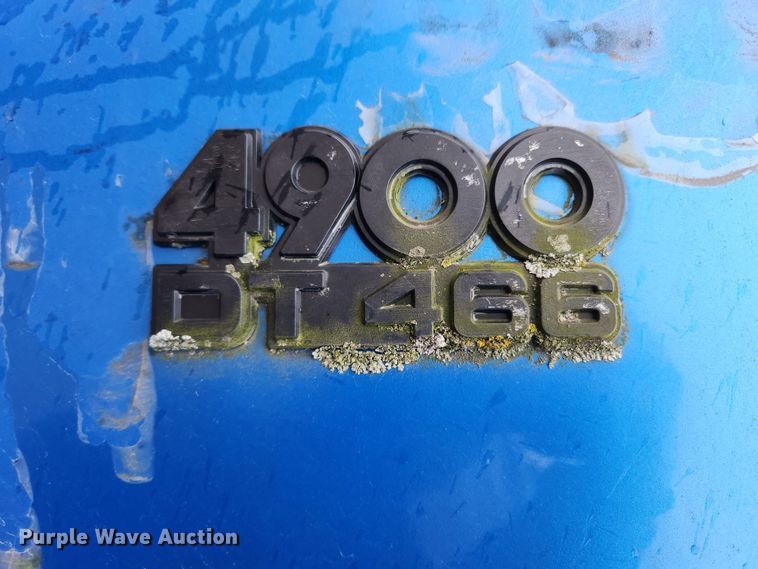 image for item JB9521 1995 International 4900  flatbed truck