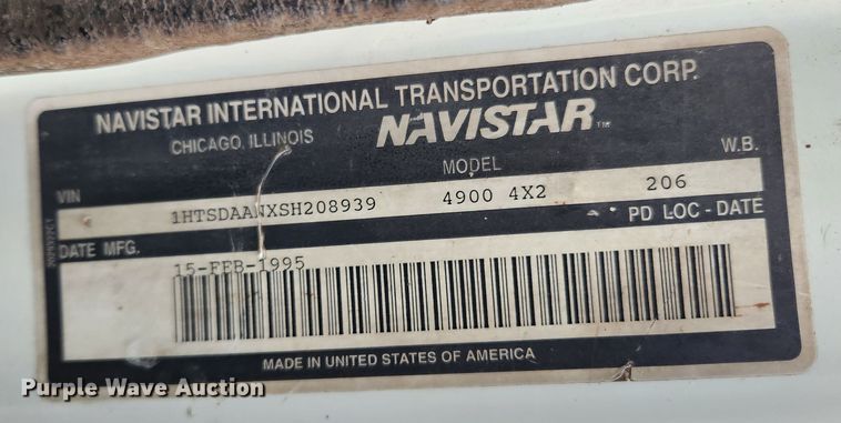 image for item JB9521 1995 International 4900  flatbed truck