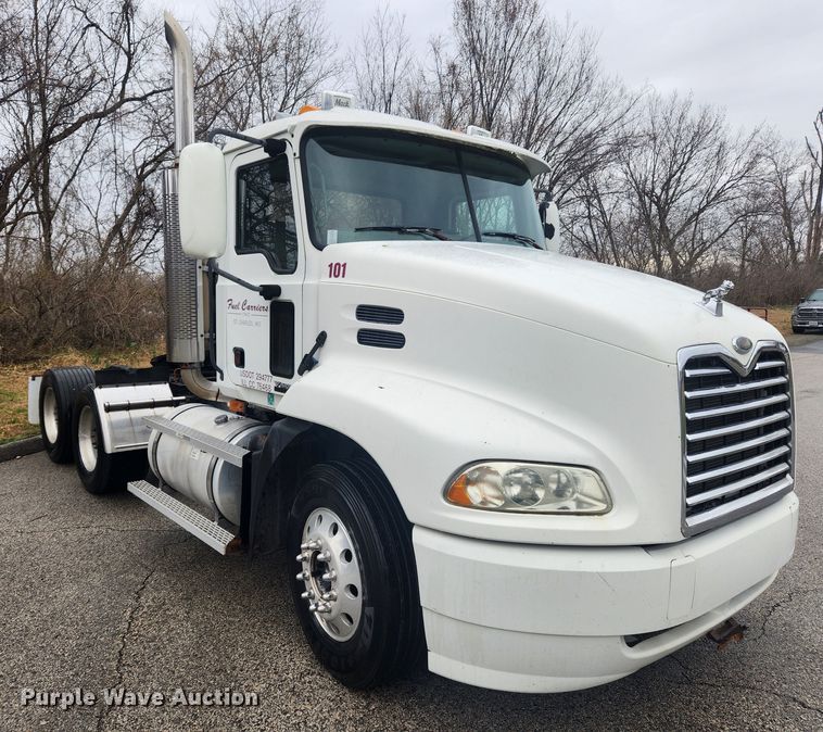 image for item JB9528 2006 Mack CXN Vision  semi truck