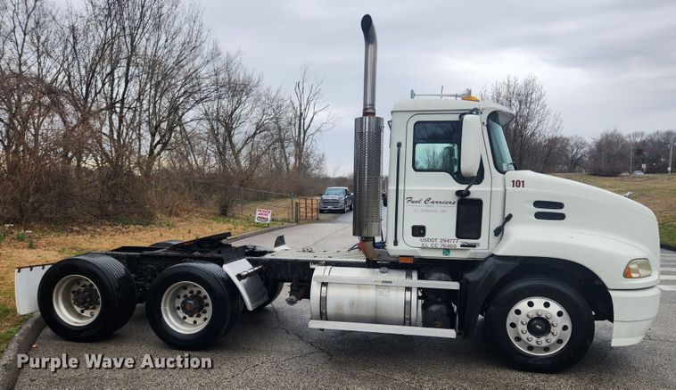 image for item JB9528 2006 Mack CXN Vision  semi truck