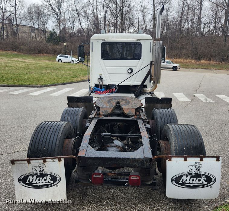 image for item JB9528 2006 Mack CXN Vision  semi truck