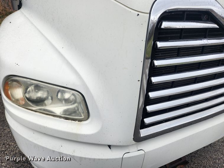 image for item JB9528 2006 Mack CXN Vision  semi truck