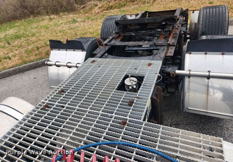 image for item JB9528 2006 Mack CXN Vision  semi truck