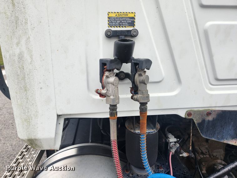 image for item JB9528 2006 Mack CXN Vision  semi truck