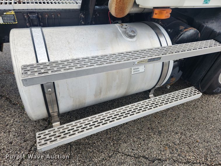 image for item JB9528 2006 Mack CXN Vision  semi truck