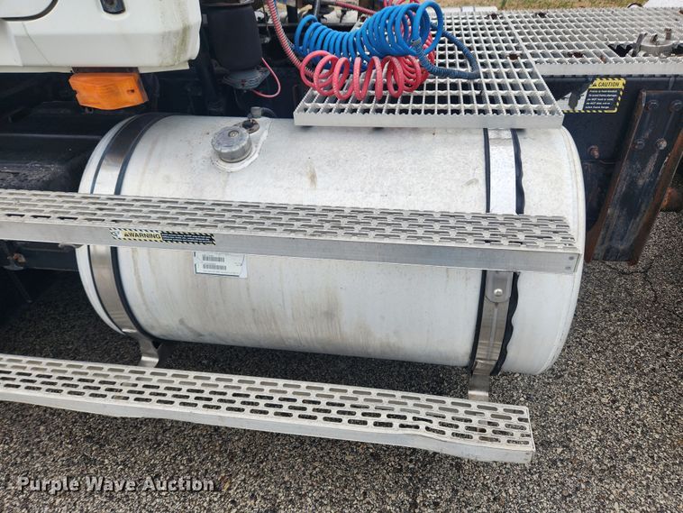 image for item JB9528 2006 Mack CXN Vision  semi truck