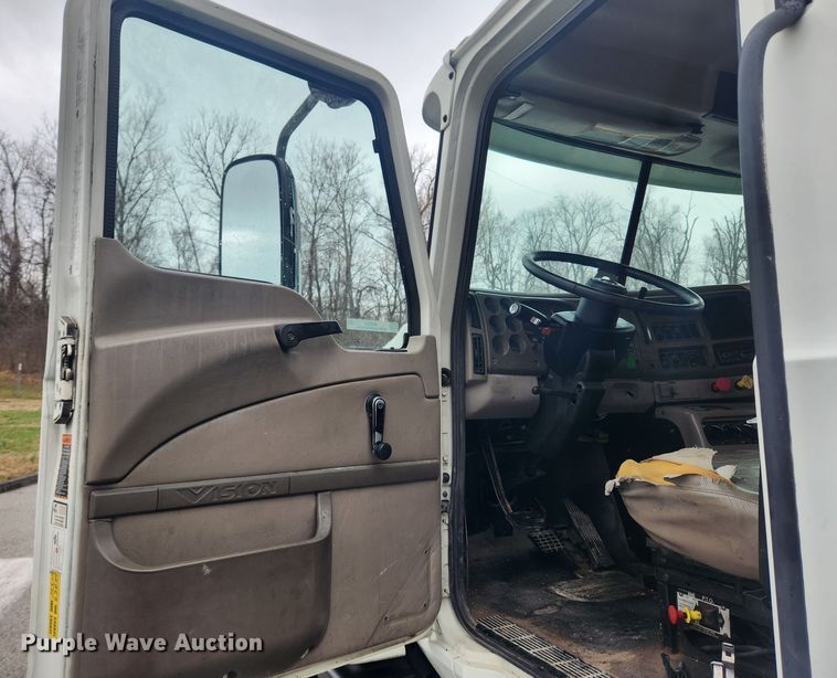 image for item JB9528 2006 Mack CXN Vision  semi truck