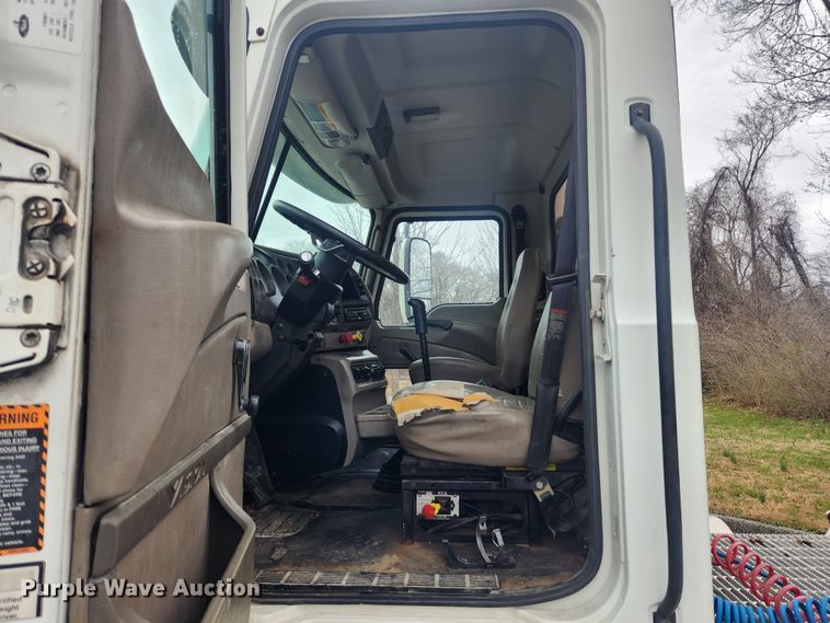 image for item JB9528 2006 Mack CXN Vision  semi truck