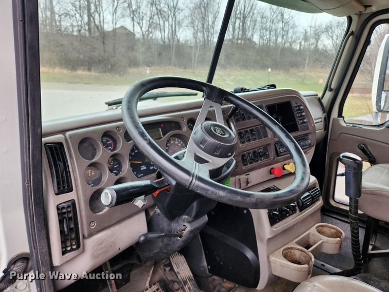 image for item JB9528 2006 Mack CXN Vision  semi truck