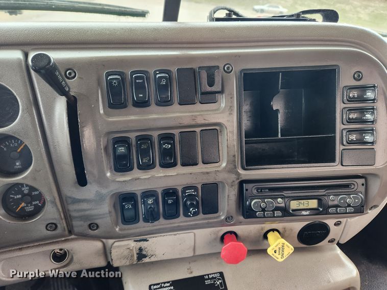 image for item JB9528 2006 Mack CXN Vision  semi truck