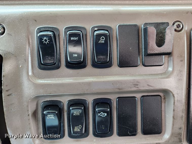 image for item JB9528 2006 Mack CXN Vision  semi truck