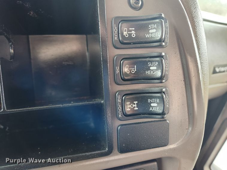 image for item JB9528 2006 Mack CXN Vision  semi truck