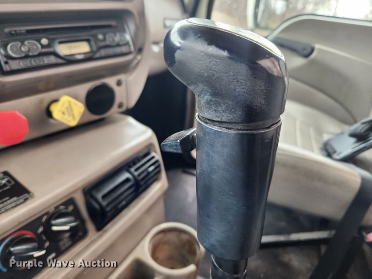 image for item JB9528 2006 Mack CXN Vision  semi truck