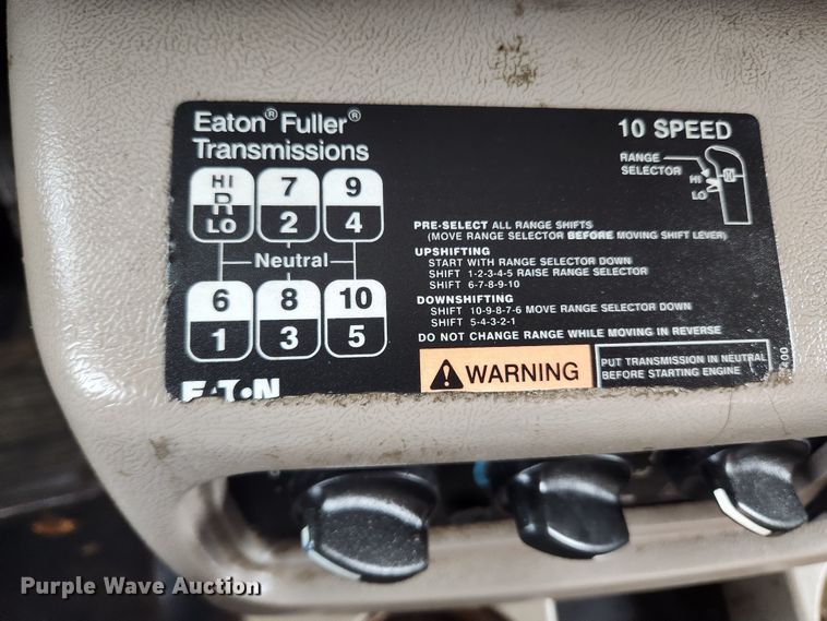 image for item JB9528 2006 Mack CXN Vision  semi truck