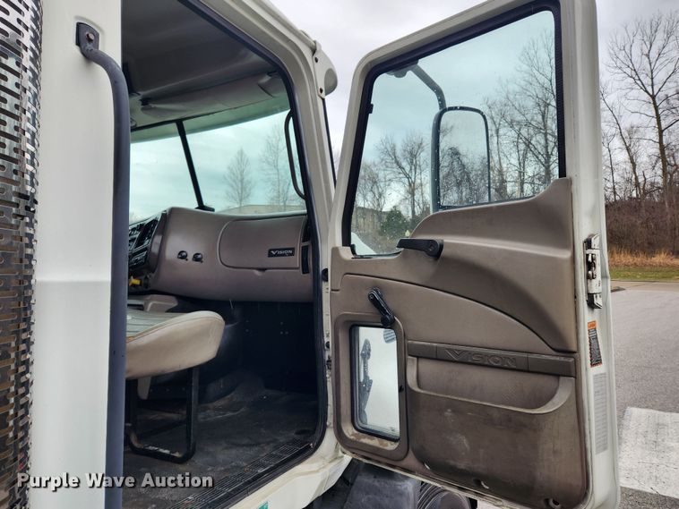 image for item JB9528 2006 Mack CXN Vision  semi truck