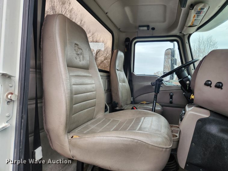 image for item JB9528 2006 Mack CXN Vision  semi truck