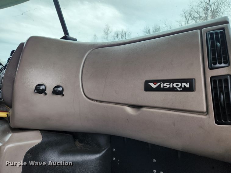 image for item JB9528 2006 Mack CXN Vision  semi truck